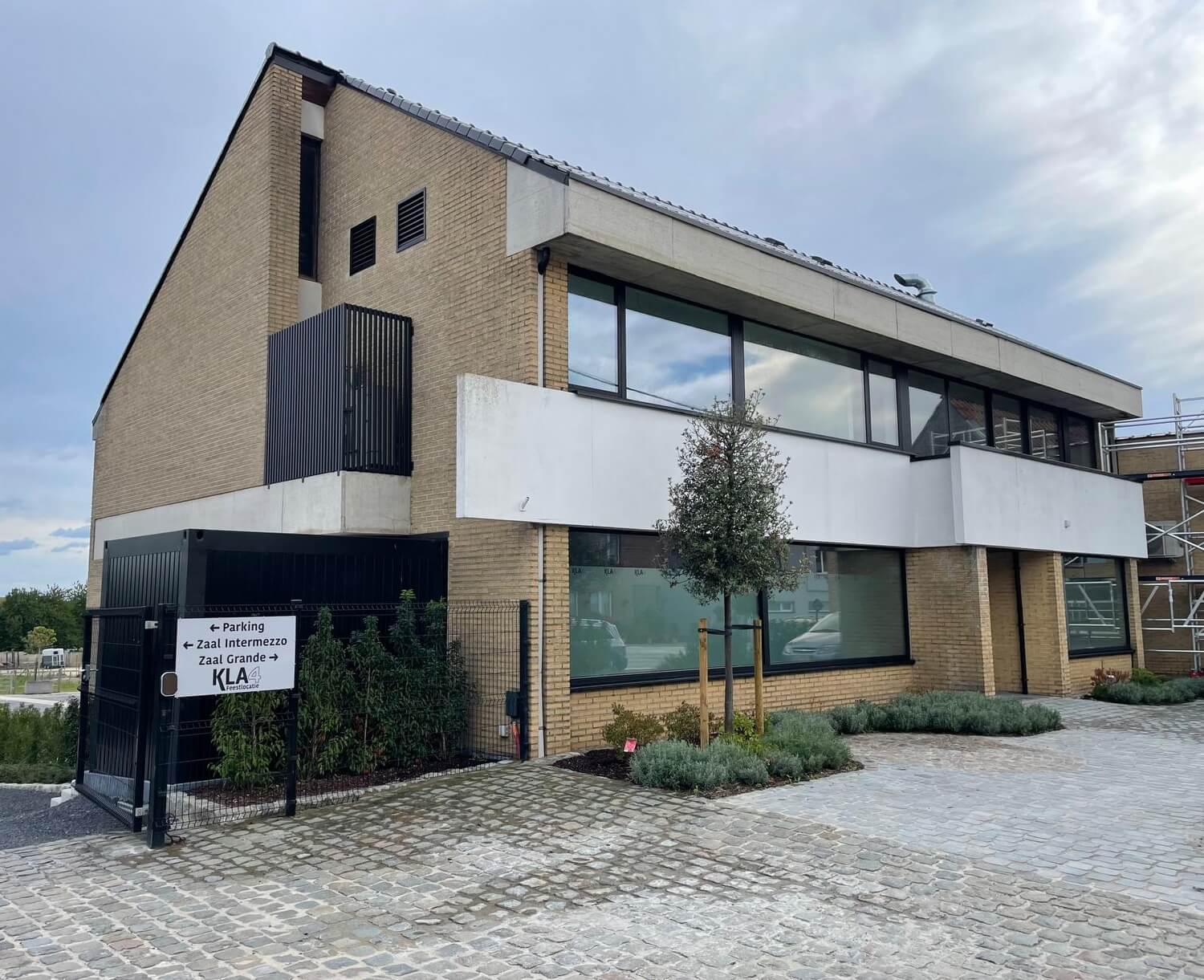 whatsapp_image_2025-10-24_at_07.49.30.jpeg');